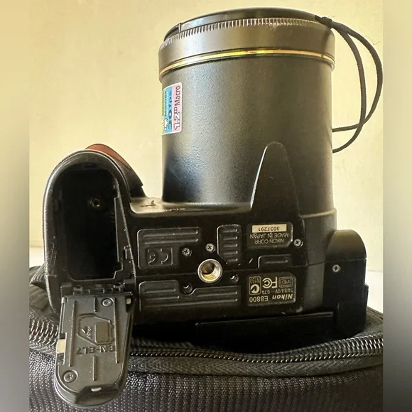 Nikon COOLPIX 8800 VR Digital Camera Black No Battery